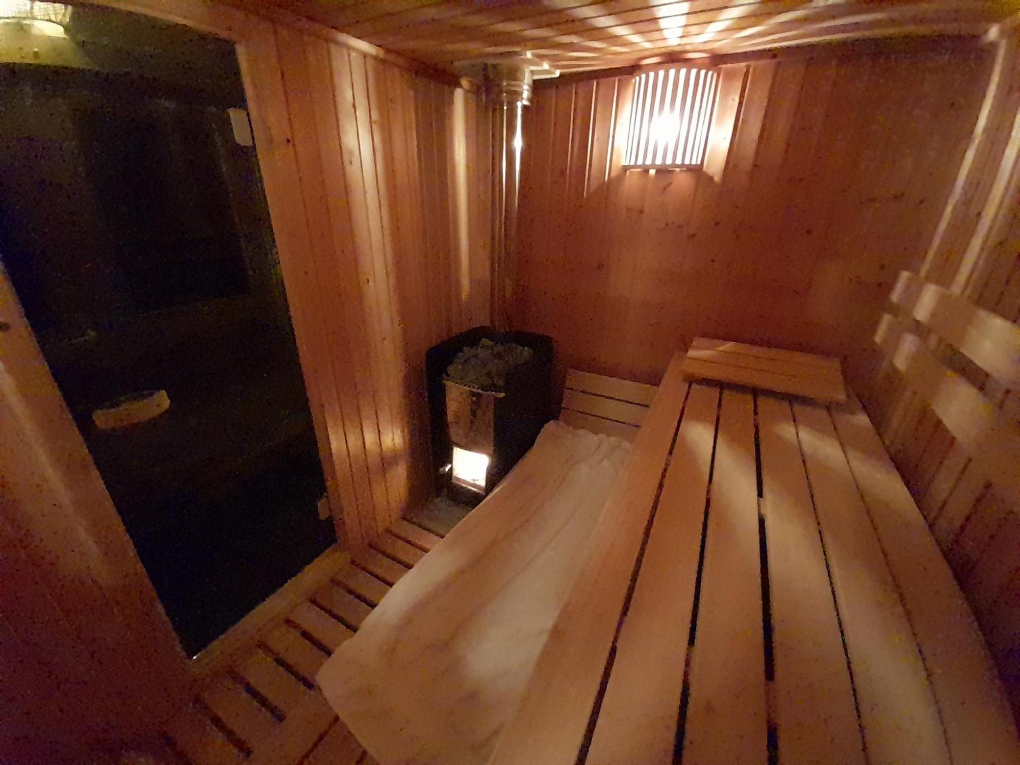 Beautiful 6-Person Chalet With Finnish Wood-Fired Sauna Tzummarum Dış mekan fotoğraf